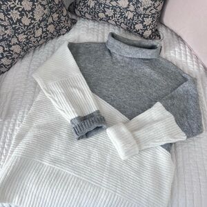 Mazik Two-Tone Gray and Cream Turtleneck Sweater